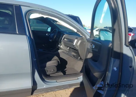 2023 Volvo C40 Recharge Pure Electric Twin Plus z USA, uszkodzony, nr VIN YV4ED3GL5P2062534